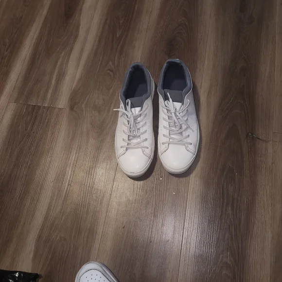 Shoes - Picture 4 of 11